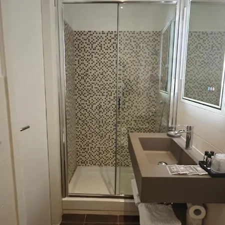 The B Place Cola Pensión 4*