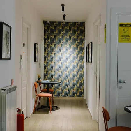 The B Place Cola Pensión Roma