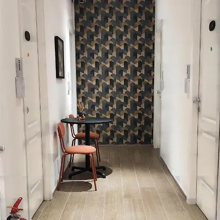 ゲストハウス The B Place Cola 4*