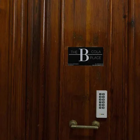 Gæstehus The B Place Cola Rom