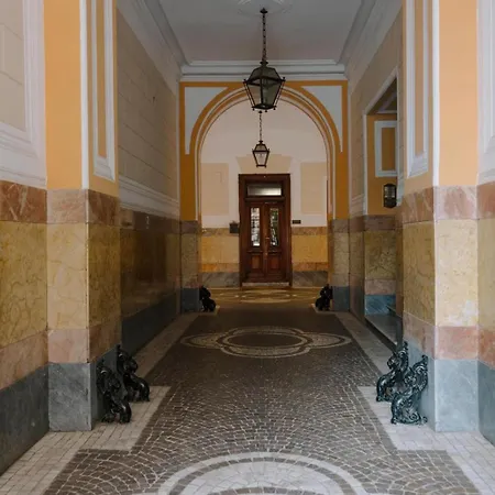 The B Place Cola ローマ