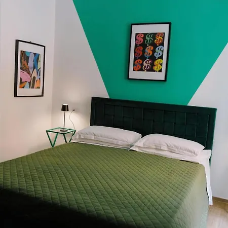 The B Place Cola 4* Rom