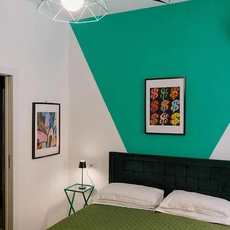 The B Place Cola ローマ