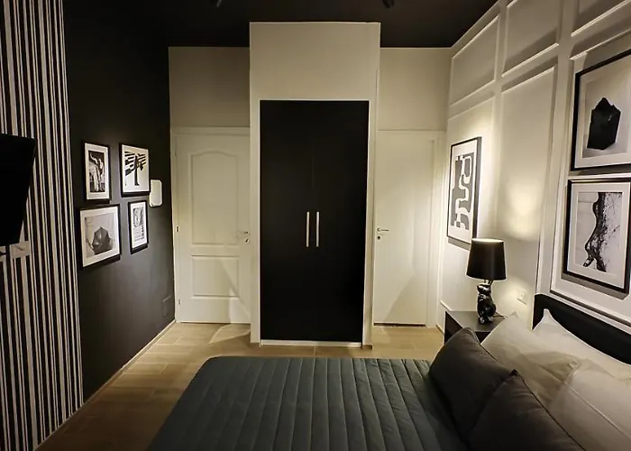 The B Place Cola 4* Rom