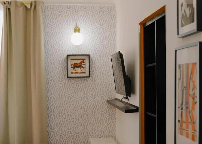 The B Place Cola 招待所 罗马