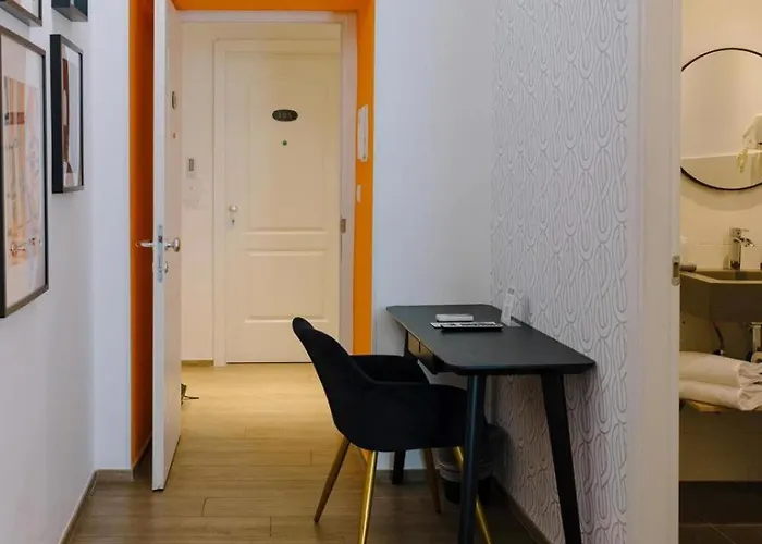 Pensionat The B Place Cola Rom